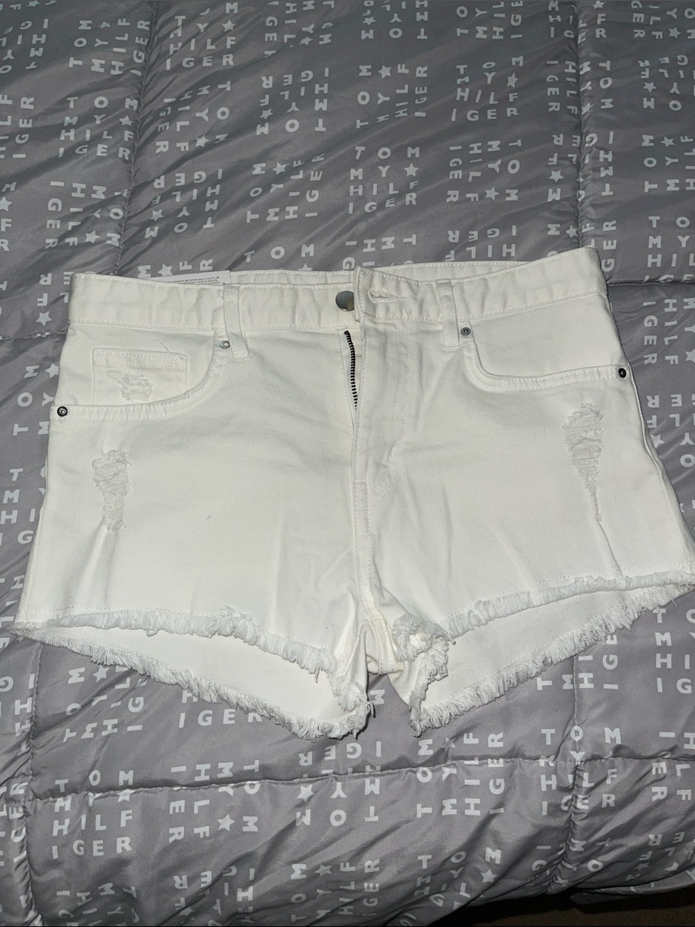 H&M White Distressed Women’s Denim Shorts